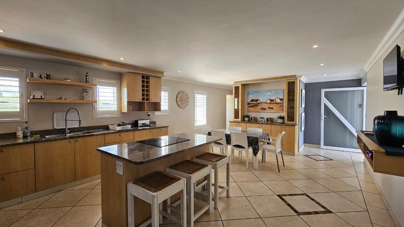 4 Bedroom Property for Sale in Lampiesbaai Western Cape